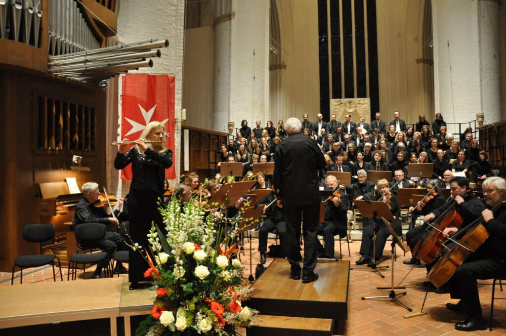 Orchester beim Benefizkonzert der Johanniter in der Hauptkirche St. Katharinen
